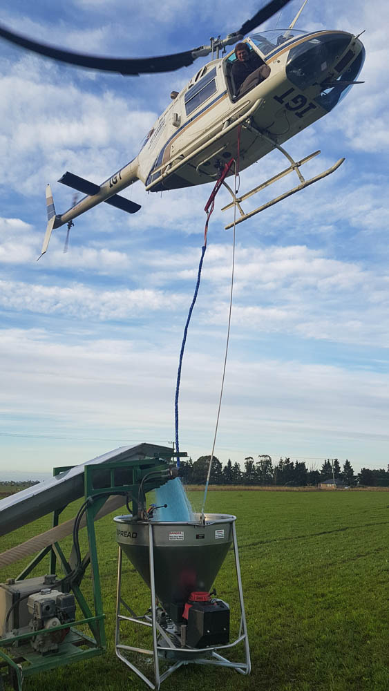 Helispread helicopter spreading equipment in operation — image 12